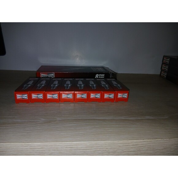 Champion 874 RL82C Small Engine Spark Plugs Pack of 4 New In Box 1992 Vintage - Picture 13 of 16